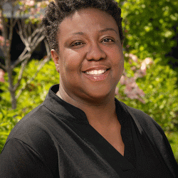 Trenae-Simpson Headshot