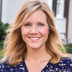 Alisa Lewis Headshot
